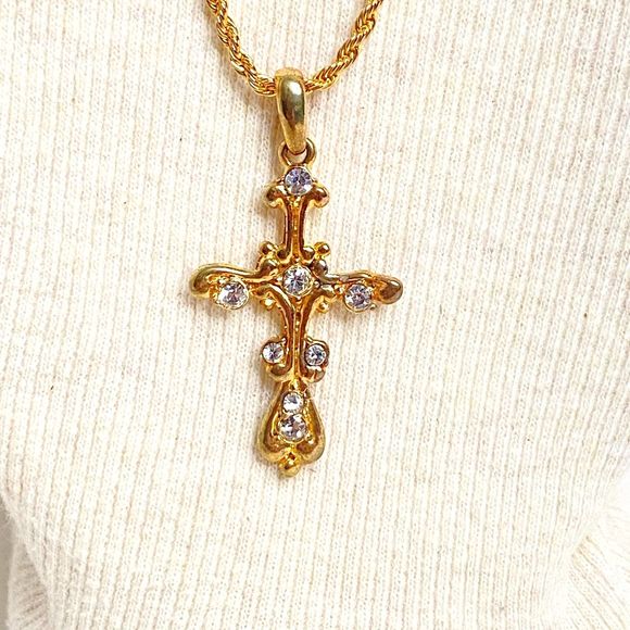 Claires Orante Clear Rhinestones Cross Pendant Chain Necklace Thin Spiral Links - Picture 6 of 12